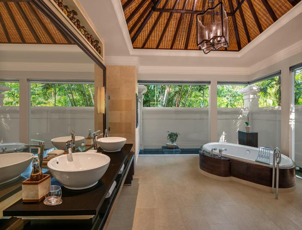 The Laguna, A Luxury Collection Resort & Spa Hotel